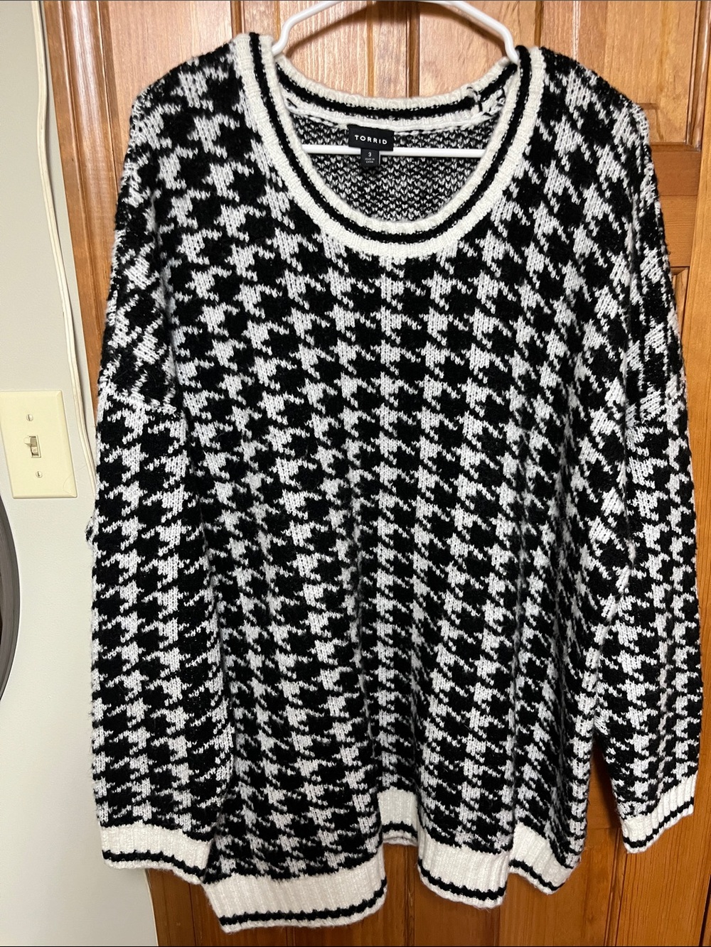 torrid Black & White Houndstooth Crewneck Sweater